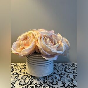 Elegant Cream Floral Arrangement in Ceramic Vase